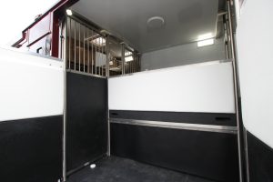 12 tonne horsebox stable photo