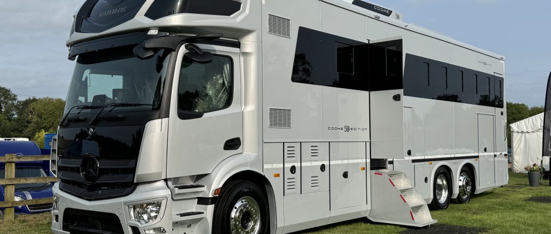 Silver HGV horsebox - 26 tonne