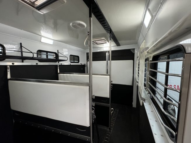 COOKE 12T PREMIER 3 HORSEBOX FOR SALE